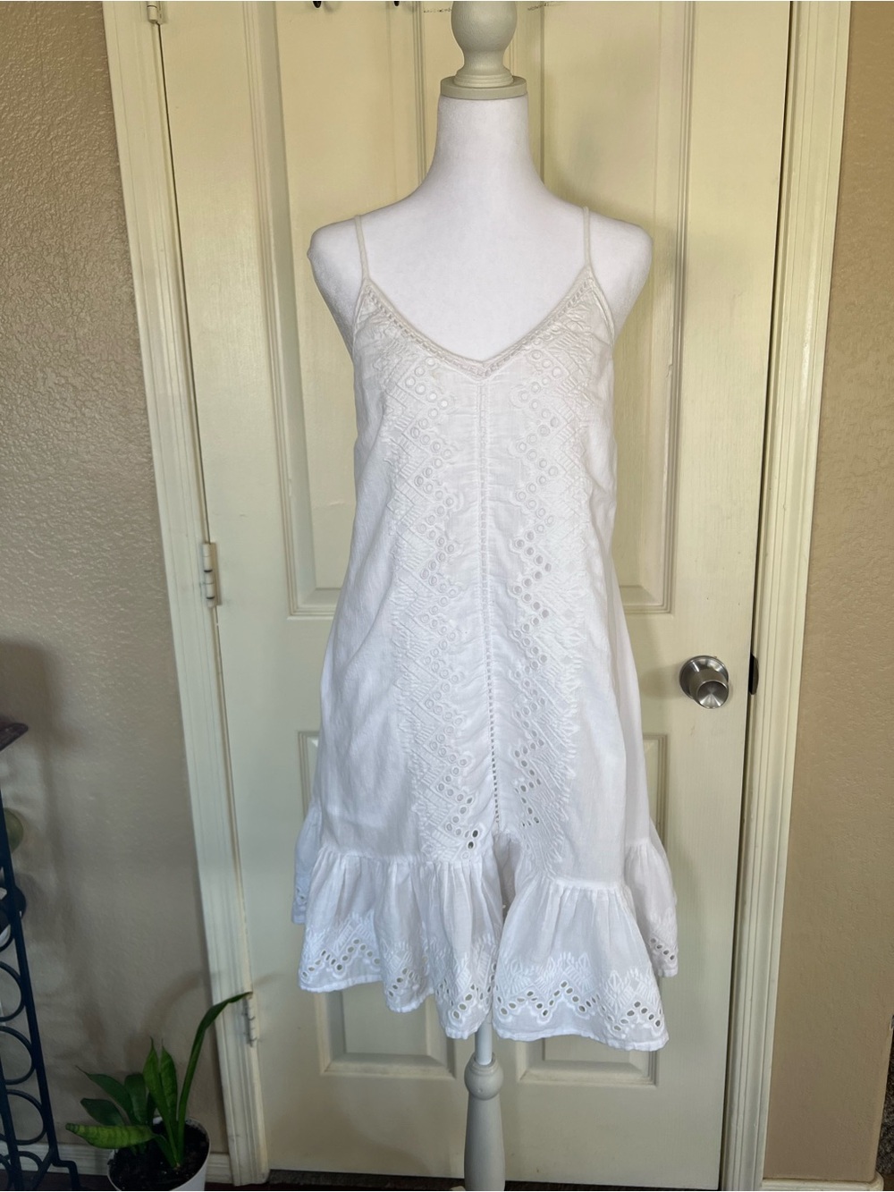 House of Harlow 1960 White Eyelet Cotton Sundress Ruffle Hem Large